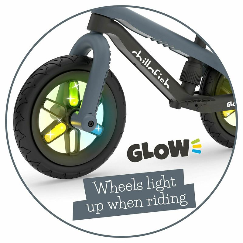 bicicleta de echilibru bmxie glow cu suport pentru picioare si frana integrate cu spite luminoase cu sa reglabila greutatate 3 8 kg 12 inch pentru 2 5 ani chillafish anthracite 2523344 4