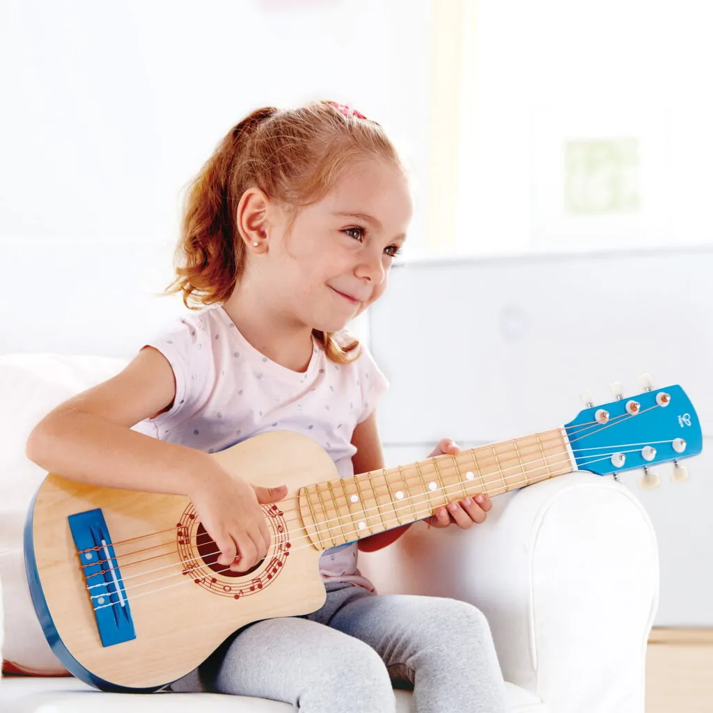 Jucarie din lemn - Chitara blue lagoon - Instrumente muzicale Hape 2