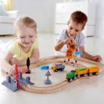 Jucarie din lemn - Set tren de marfa cu macara (34 piese) - Jucarii trenuri si accesorii Hape 2