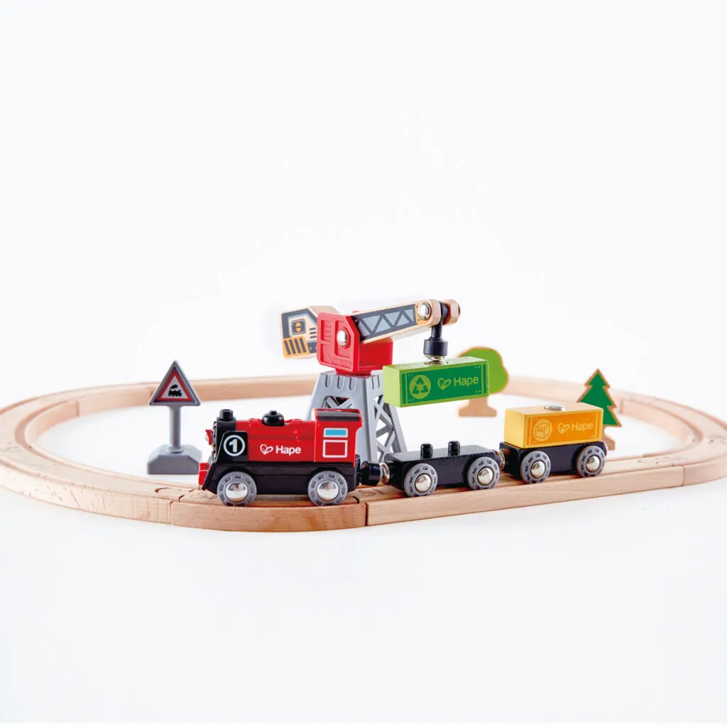 Jucarie din lemn - Set tren livrare marfa (19 piese) - Jucarii trenuri si accesorii Hape