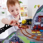 Jucarie din lemn - Set tren si mina in munte (32 piese) - Jucarii trenuri si accesorii Hape 3
