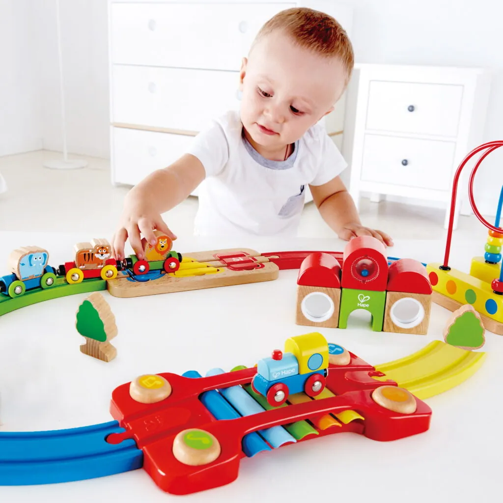 Jucarie din lemn - Sina de tren curcubeu cu puzzle (30 piese) - Jucarii pentru copii mici Hape 2