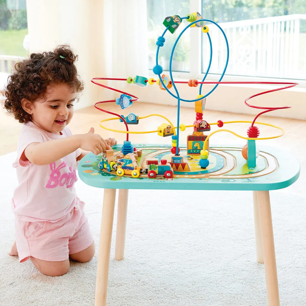 Jucarie din lemn – Masa copii cu cale ferata si parc de distractii - Jucarii trenuri si accesorii Hape 2
