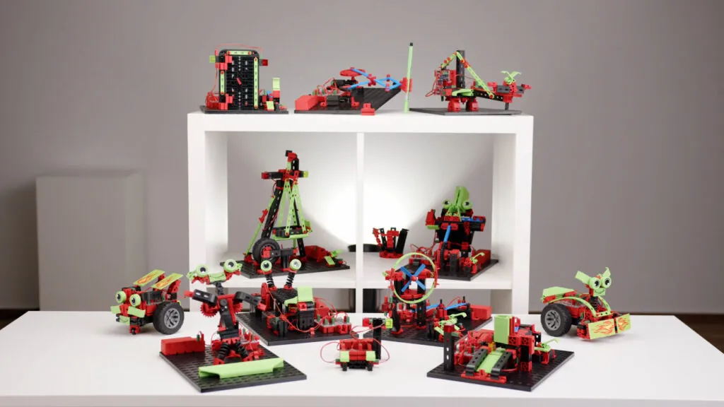 Kit STEM Roboti inteligenti Pro